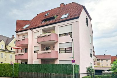Urbanes Wohnen mit Wohlfühlfaktor – Helle 2-Zimmer-Wohnung mit Balkon und Außenstellplatz