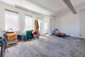 Mehrfamilienhaus mit großem Hintergebäude und Hofflächen für mehrere PKW – Die vollständige Adresse der Immobilie erhältst du vom Anbieter., 42651 Solingen-Mitte, Solingen – Vorschaubild 48