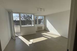 Von Privat: Sonniges 1 Zimmer - Apartment am S-Bahnhof Zehlendorf (auf Wunsch: Garagenstellplatz) 