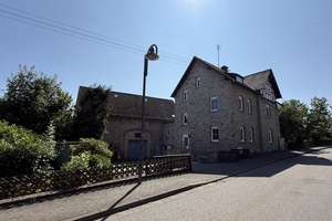 Altes Bauernhaus mit viel Platz und großem naturbelassenem Grundstück
