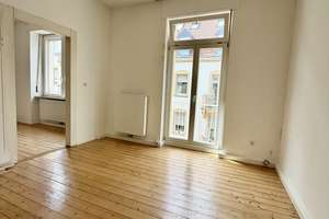 HELLE 3-ZIMMER-WOHNUNG MIT BALKON