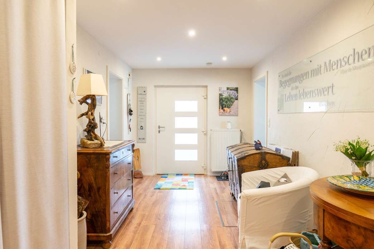 Immobilie in Friedelsheim - Vielseitiges 1-2-Familienhaus mit Halle, Hof und Garten in Friedelsheim! - Bild 2