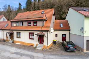 Charmante Doppelhaushälfte mit Potenzial - Wohnen mit Charakter und Gartenidylle – Die vollständige Adresse der Immobilie erhältst du vom Anbieter., 98528 Schmiedefeld am Rennsteig – Vorschaubild 1