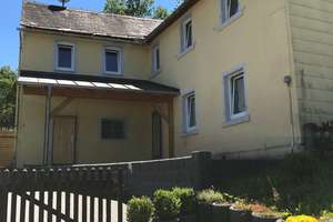 Idyllisches Wohnhaus mit Garten und Nebengebäude – Schulstraße 13, 95222 Presseck – Vorschaubild 2