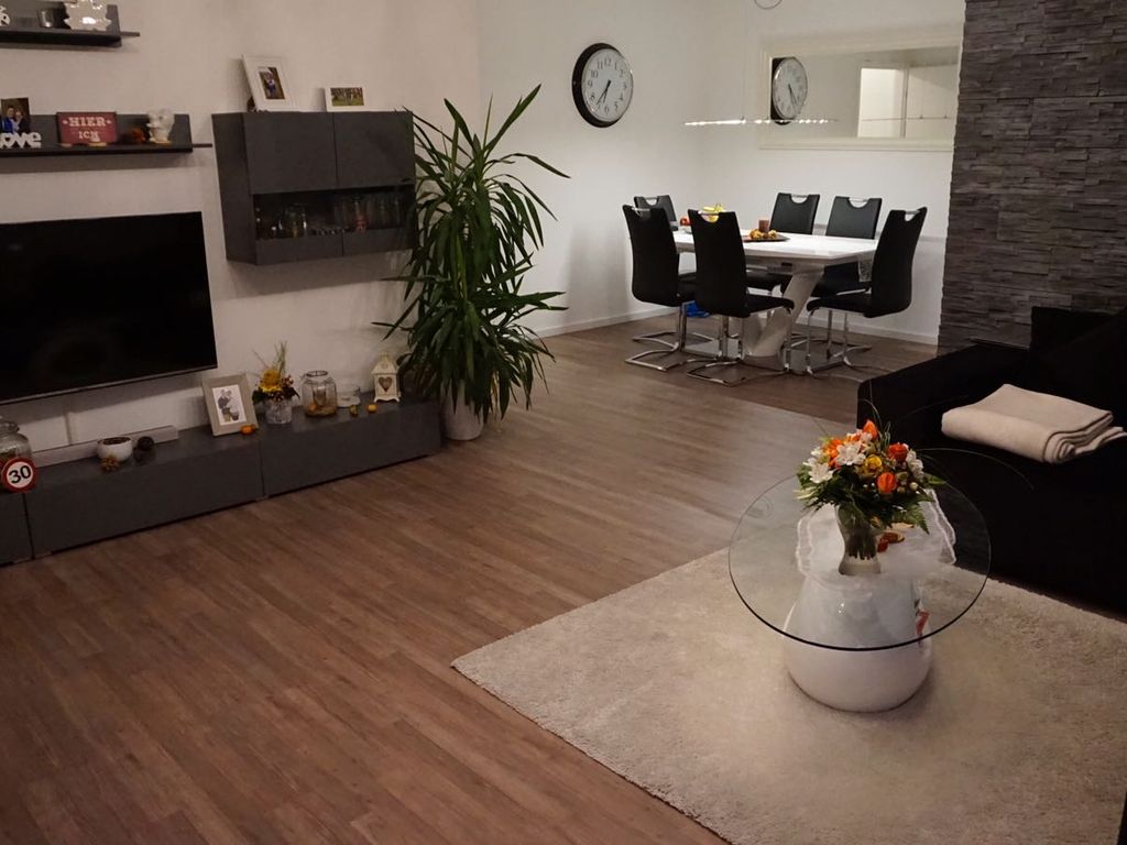 Schöne 3ZimmerWohnung mit Balkon und TiefgaragenStellplatz in