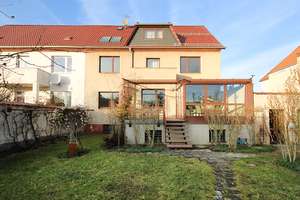 Rentables 3-Familienhaus mit viel Potenzial in guter Lage! – Die vollständige Adresse der Immobilie erhältst du vom Anbieter., 39130 Neu Olvenstedt, Magdeburg – Vorschaubild 1