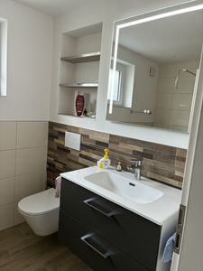 2 Zimmer Wohnung komplett saniert, Erstbezug nach Sanierung