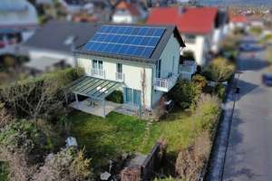 Wohnen mit Zukunft – Neuwertige Doppelhaushälfte mit Wärmepumpe und Wohlfühlambiente – Die vollständige Adresse der Immobilie erhältst du vom Anbieter., 63636 Brachttal – Vorschaubild 2