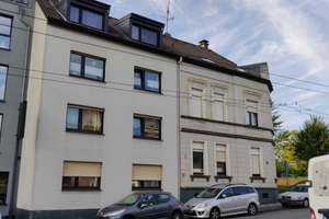 Neuer Preis!! -  Großes Mehrfamilienhaus mit Garagengebäude in Solingen-Wald!