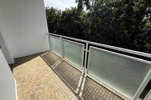 Jung geblieben? Sanierte 2-Zi.-Wohnung mit Balkon! 4. OG ohne Aufzug!