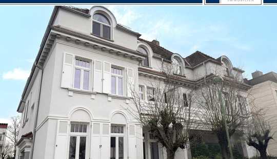 Bild von Wunderschöner Altbau im Dichterviertel – Stilvolles Dreifamilienhaus mit Garten und Skylineblick
