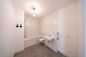 Neubauwohnung mit Fußbodenheizung im Erstbezug / WBS 180 erforderlich – Moderlieschenstr. 40, 13599 Haselhorst, Berlin – Vorschaubild 9
