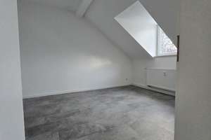 WG-geeignete helle 3-Zimmer-Dachgeschoss-Wohnung, Einbauküche – Augustastraße 41-43, 47198 Alt-Homberg, Duisburg – Vorschaubild 2