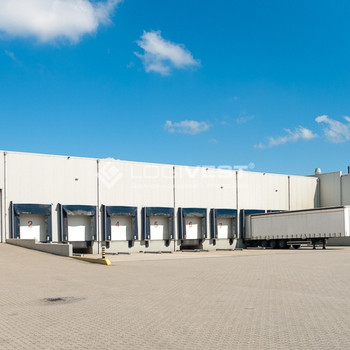 Modernisierte Lager-/Produktionshalle mit Büroflächen