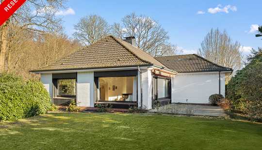 Bild von Repräsentatives Architektenhaus mit Ausbaupotential auf ca. 1.400m² in Sackgassenlage in Poppenbü...