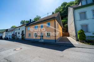 Gepflegtes Handwerkerhaus ohne Gartenarbeit! – Die vollständige Adresse der Immobilie erhältst du vom Anbieter., 55743 Idar-Oberstein – Vorschaubild 2