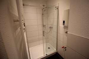 RENOVIERTE KOMFORTWHG. SANIERTES DUSCHBAD BALKON GARAGE MÖGL. 1.OG MODERNE BÖDEN OBERBILK/ELLERSTR. – Ellerstraße 139, 40227 Oberbilk, Düsseldorf – Vorschaubild 7