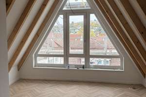 Moderner fertig gestellter NEUBAU, 3-Zi-Wohnung mit Einbauküche, Erstbezug, Maisonette