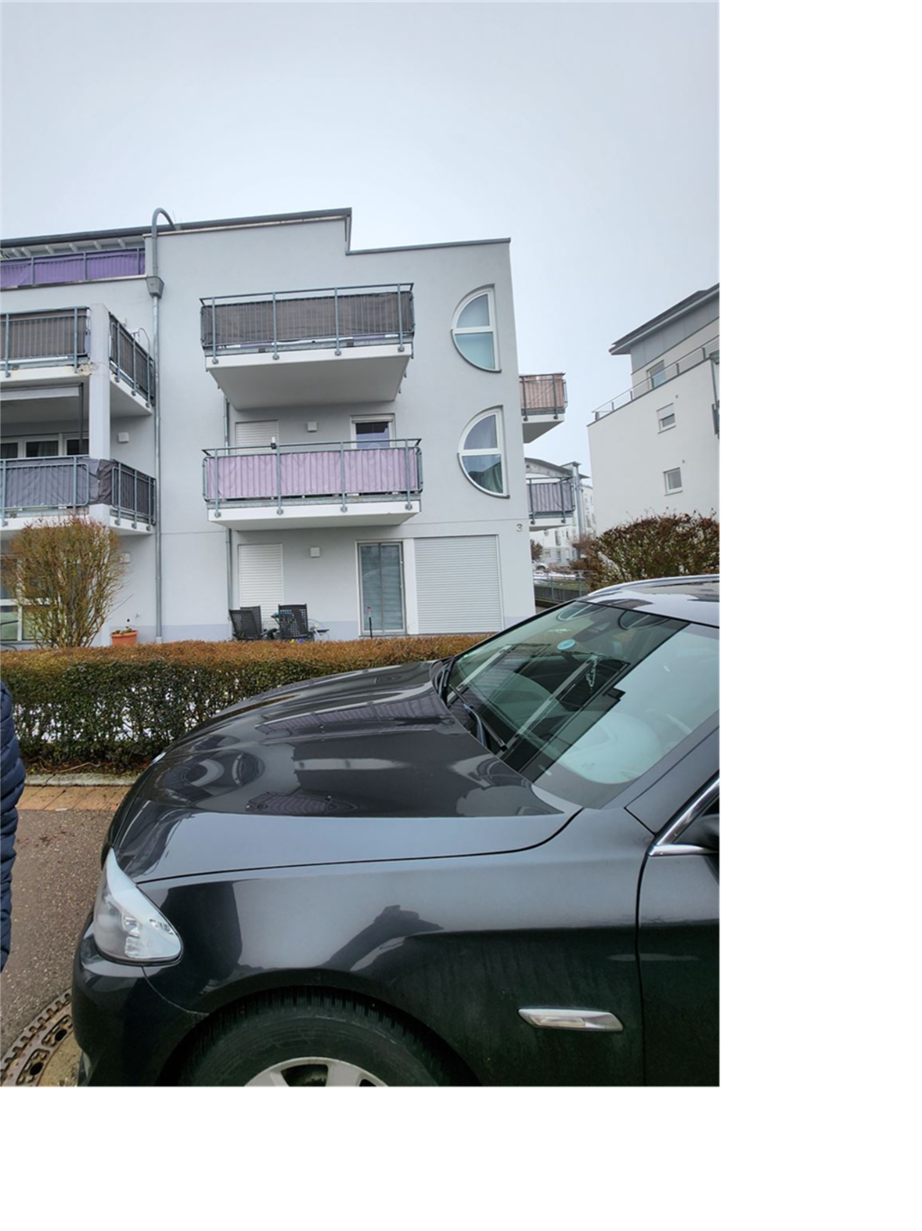 Schicke 2-Zi-Whg mit 2 Balkonen im 1.OG inkl. TG-Stellplatz, Biberach Kreis – Bild 2