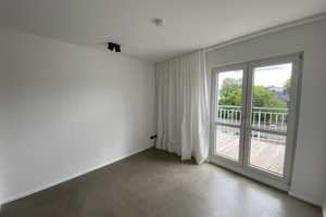 Möblierte 2er WG mit 2 Balkonen und Einbauküche: Preis pro Zimmer 825 € KM + 75 € NK Balkon, EBK – Becherstraße 6, 40476 Düsseldorf – Vorschaubild 31