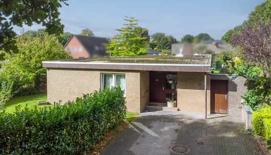 Bild von Wohnen auf einer Ebene – 6-Zimmer-Bungalow mit großem Grundstück in zentraler Lage