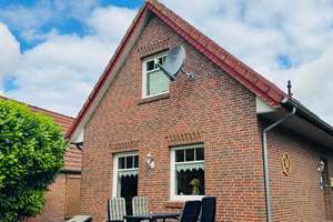 Schmuckes Einfamilienhaus mit Gartenidyll in ruhiger Lage – Die vollständige Adresse der Immobilie erhältst du vom Anbieter., 26736 Krummhörn – Vorschaubild 1