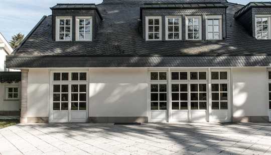 Bild von Imposante Villa im französischen Stil mit separatem Gästetrakt, Spa, 3 Kaminen und Parkgrundstück