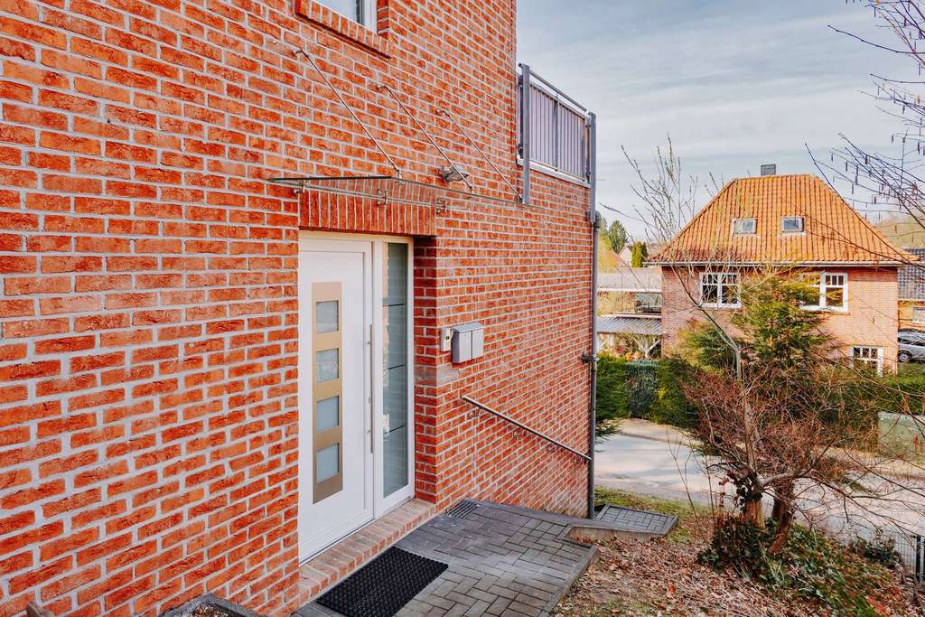 Immobilie in Stelle - Modernes Wohnen in ruhiger Hanglage – Stilvolles Einfamilienhaus mit Dachterrasse - Bild 4