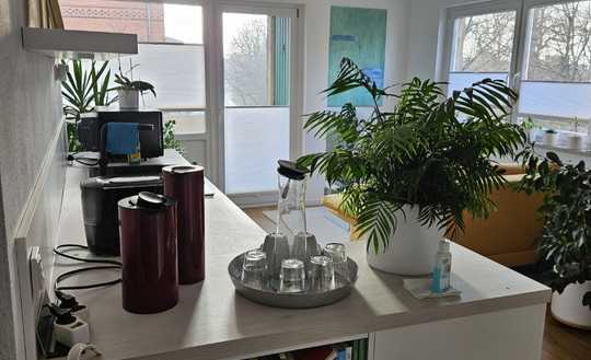 Helle, schöne, möblierte Wohnung mit Südwestbalkon
