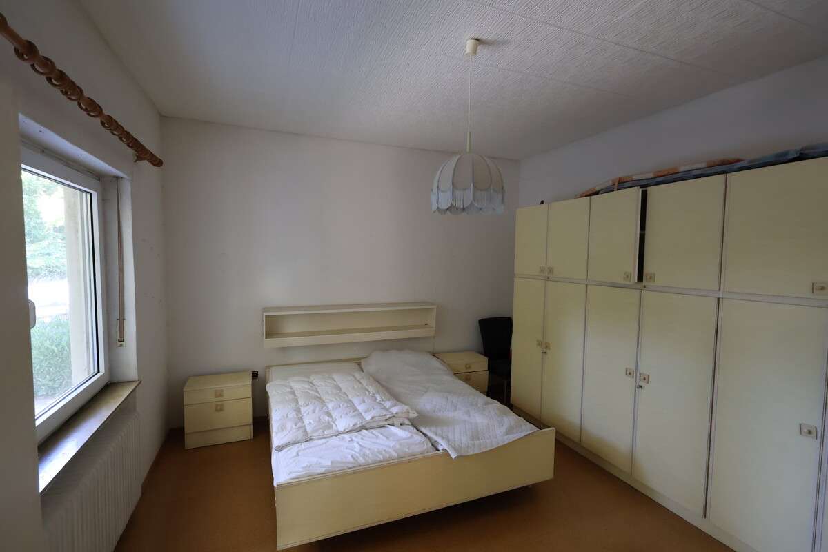 Immobilie in Hüllhorst - Einfamilienhaus mit Potenzial – ruhige Lage, nur ein Nachbar - Bild 4