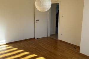 Teilmöblierte 2-Zimmer-Wohnung mit Einbauküche, Balkon und Garage in Duisburg-Huckingen – Zum Mühlkotten 3, 47259 Huckingen, Duisburg – Vorschaubild 6
