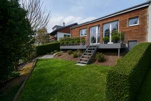 Wohnkomfort mit Garten, separatem Eingang und Garage in Überlänge! Kernsanierung 2012!