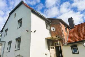 Historie trifft Substanz – Haus mit Hof, Brunnen, Nebengelasse & Kellergewölbe zu verkaufen! – Die vollständige Adresse der Immobilie erhältst du vom Anbieter., 6179 Angersdorf – Vorschaubild 1