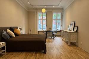 Altbauklassiker mit hochwertiger Modernisierung, Stuck und Spa Bad in Charlottenburg