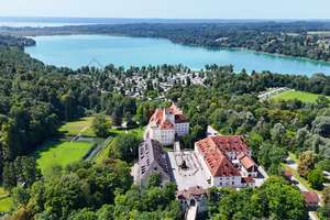 RESERVIERT: Wohnen, wie Sie es lieben – charmantes Zuhause mit Pool und grüner Oase – Die vollständige Adresse der Immobilie erhältst du vom Anbieter., 82229 Seefeld – Vorschaubild 1