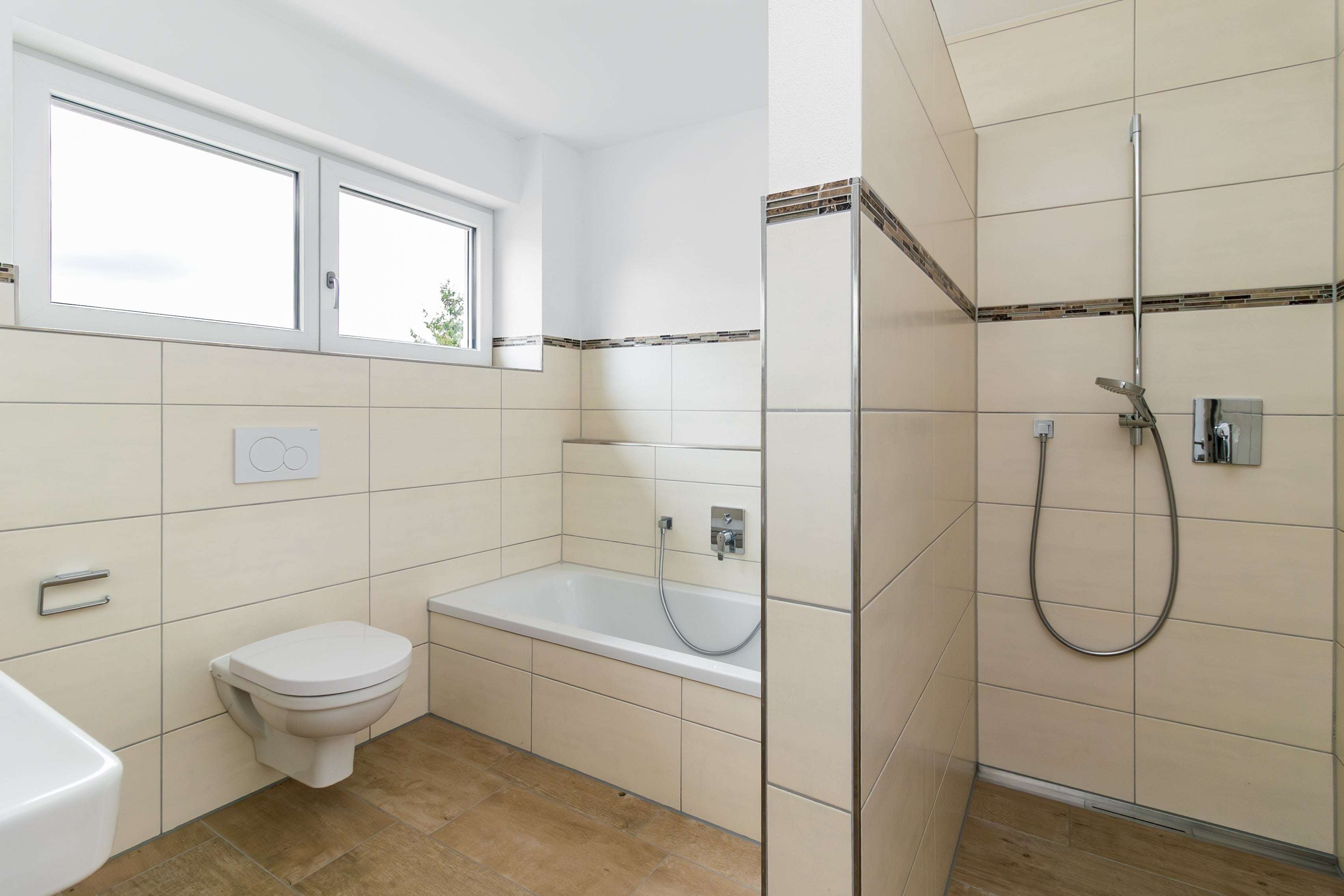 Immobilie in Aindling - Neubau von 2023 - Reihenmittelhaus mit Einzelgarage und Stellplatz - PV und Speicher - TOP-Modern!  - Bild 3