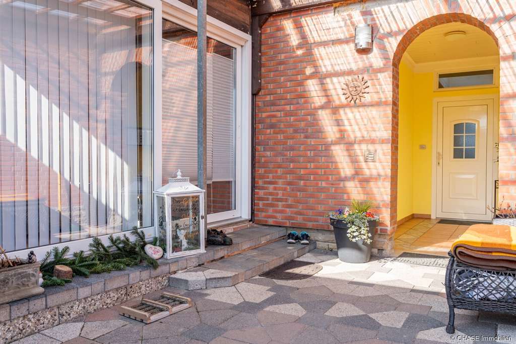 Immobilie in Hessisch Oldendorf - Großzügiges 3-Familienhaus in idyllischer Feldrandlage von Hessisch Oldendorf – OT Rohden! - Bild 1