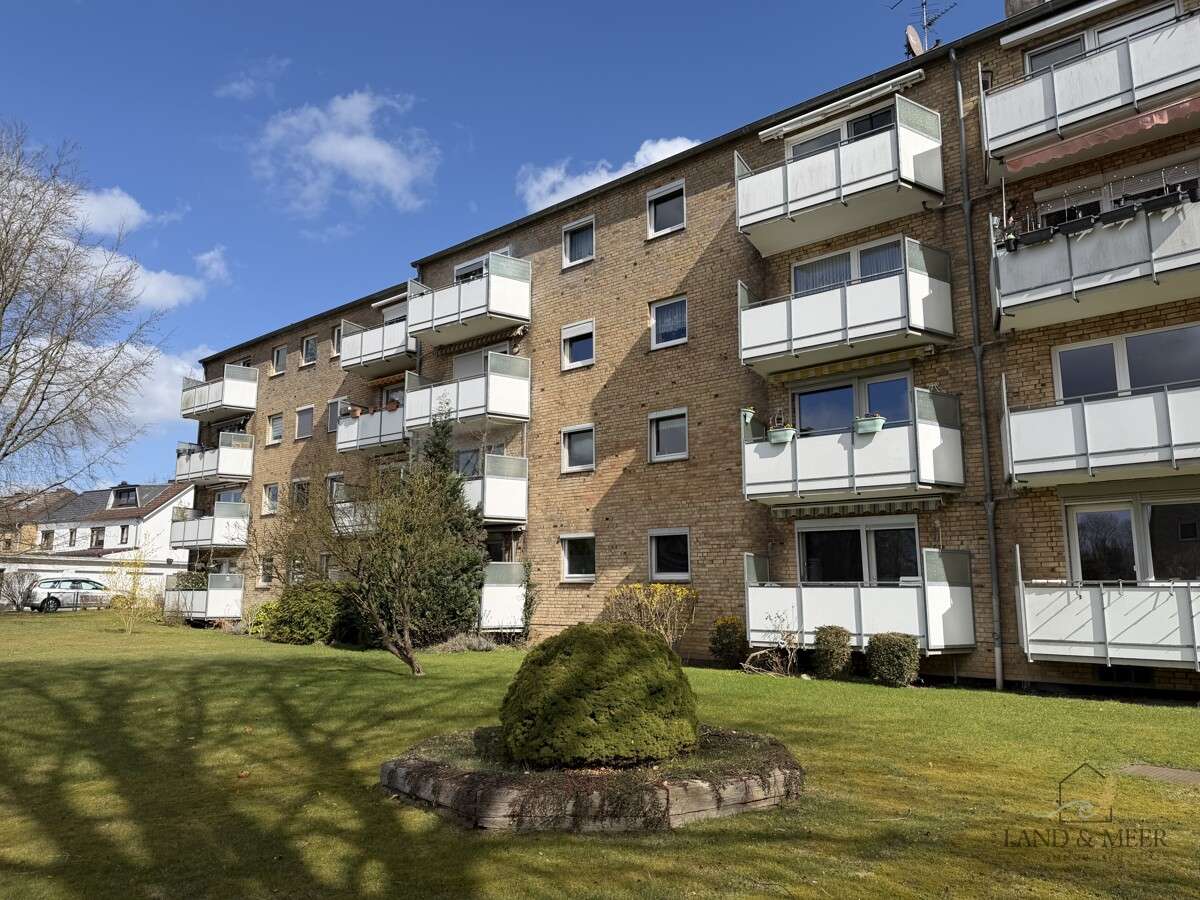 Helle 3 Zimmer Wohnung mit Balkon in ruhiger, grüner Wohnlage nahe Bad Schwartau, Ostholstein Kreis – Bild 1