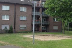 Helle 3,5-Zimmer-Dachgeschosswohnung mit Balkon in Duisburg-Hamborn – Markgrafenstr. 3, 47166 Obermarxloh, Duisburg – Vorschaubild 3
