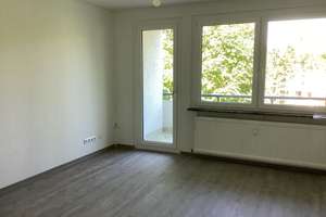 Mitten im Grünen! Schöne 3-Zimmer Wohnung mit Balkon – Donauschwabenstr. 1, 33609 Heepen, Bielefeld – Vorschaubild 2