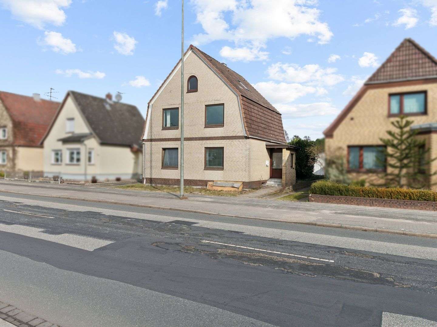 Modernisierungsbedürftiges Einfamilienhaus mit Einliegerwohnung und großem Grundstück in Neumünster, Neumünster – Bild 3