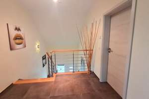 Stilvolles Einfamilienhaus mit Photovoltaikanlage und Doppelgarage in Bitburg! – Die vollständige Adresse der Immobilie erhältst du vom Anbieter., 54634 Bitburg – Vorschaubild 20