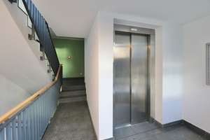HOCHWERTIGE EINBAUKÜCHE, PARKETTBODEN & FUSSBODENHEIZUNG  - 2 BALKONE - AUFZUG & TG-STELLPLATZ – Ruschestr. 6 bb, 10367 Lichtenberg (Ortsteil), Berlin – Vorschaubild 12