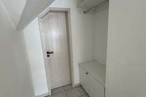 Ansprechende 3-Zimmer Dachgeschosswohnung mit Balkon in Düdelsheim – Die vollständige Adresse der Immobilie erhältst du vom Anbieter., 63654 Büdingen – Vorschaubild 2