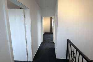 Modernisiertes Einfamilienhaus mit Klimaanlage, großem Hof, Terrasse und elektrischer Toreinfahrt – Die vollständige Adresse der Immobilie erhältst du vom Anbieter., 68229 Friedrichsfeld, Mannheim – Vorschaubild 9