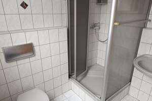  Gemütliches, möbliertes Dachgeschoss-Apartment mit Stellplatz in Erlangen-Büchenbach – Die vollständige Adresse der Immobilie erhältst du vom Anbieter., 91056 Büchenbach West, Erlangen – Vorschaubild 5