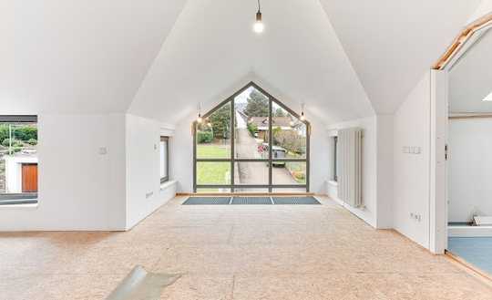 Architektur statt Standard - offenes Wohnhaus mit Galerie und viel Licht in Neuffen