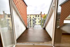 Provisionsfrei - Helle Dachgeschosswohnung | Light-flooded attic apartment – Ebertystraße 42, 10249 Friedrichshain, Berlin – Vorschaubild 9