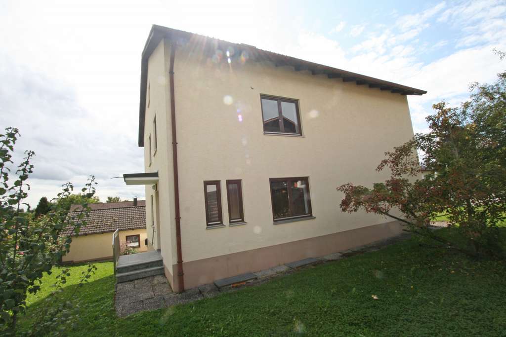 Immobilie in Marklkofen - Freistehendes  Einfamilienhaus im gemütlichen Landhausstil - Bild 1