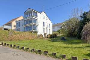 Exklusives Einfamilienhaus mit Rhein-Panoramablick und zusätzlichem Grundstück – Die vollständige Adresse der Immobilie erhältst du vom Anbieter., 56191 Weitersburg – Vorschaubild 1